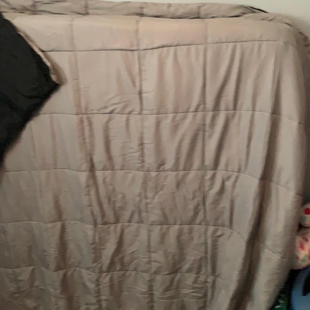 Dorm Room Comforter. Size twin/twin XL. Grey/black